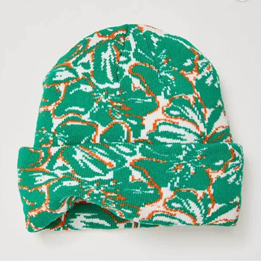New NWT Free People Jumping Jacquard Beanie green floral Hat ski deer pattern